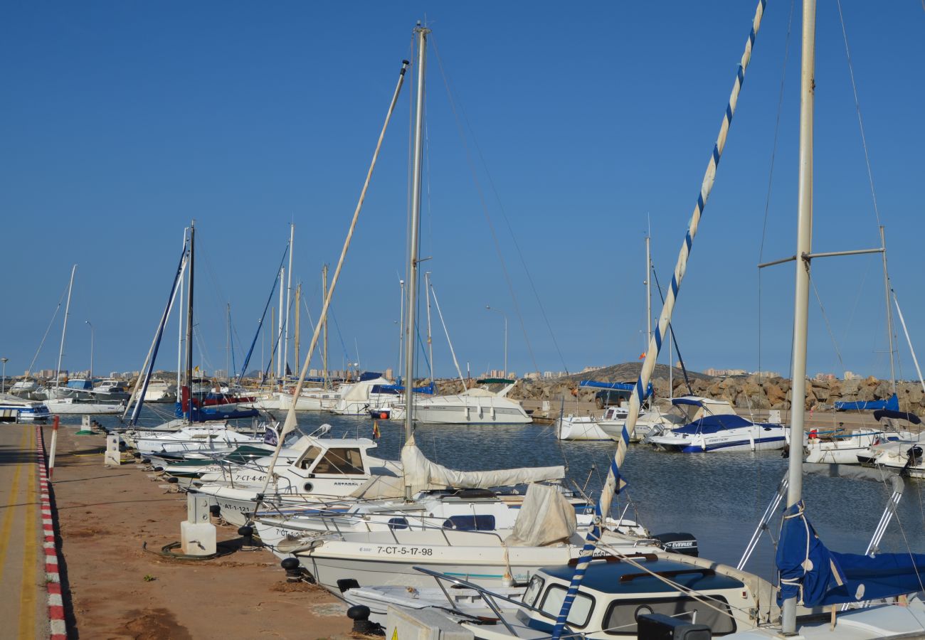 Puerto en Mar de Cristal, restaurante, deportes náuticos en el Mar Menor