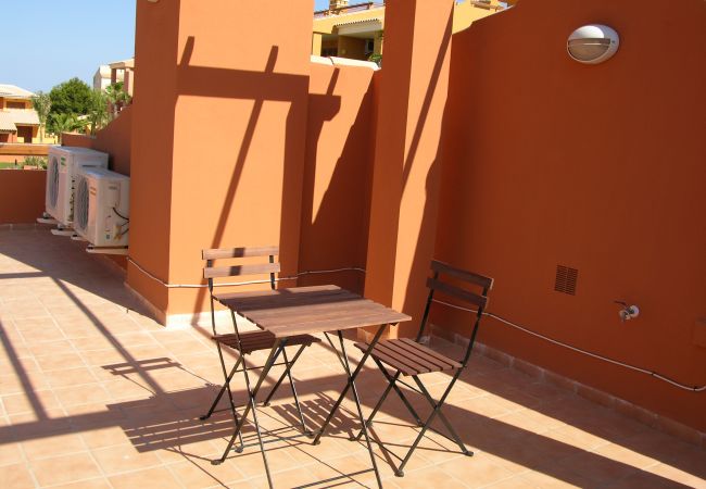 Gran terraza con área cubierta para comer - Resort Choice