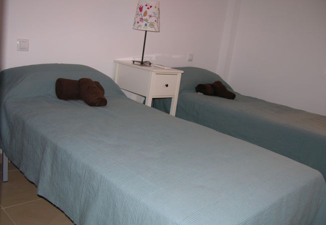 Gran dormitorio con 2 camas individuales