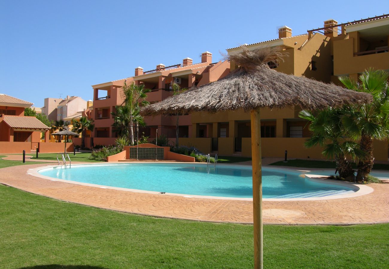 Bungalow junto a la piscina con jardín en alquiler - Resort Choice