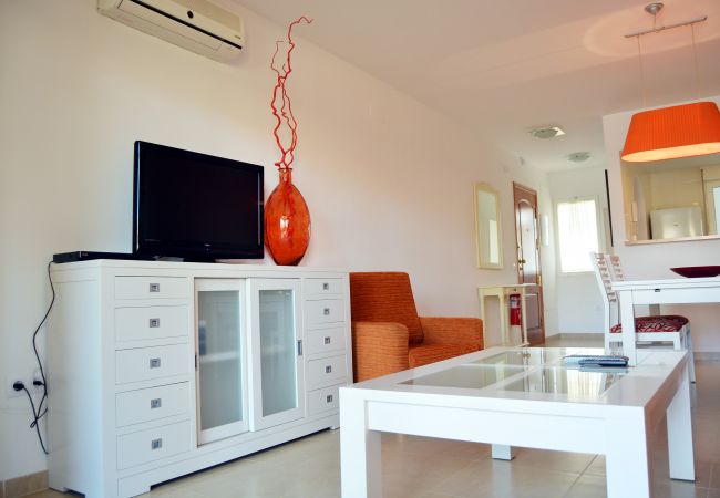 Bonito salón con mobiliario moderno - Resort Choice