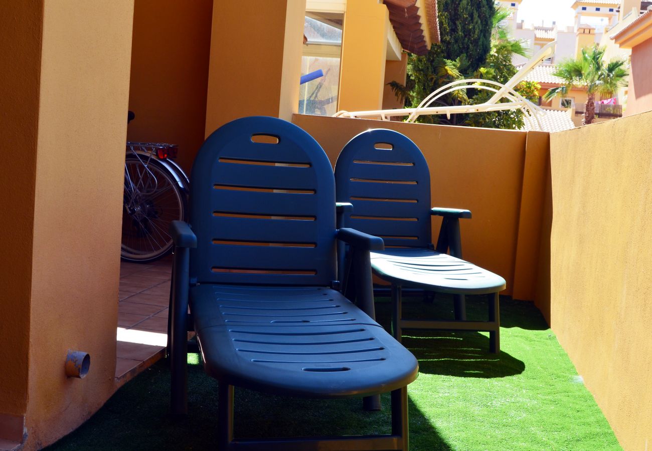 Terraza privada con tumbonas para descansar - Resort Choice