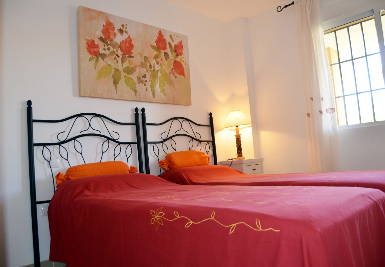 Bonito dormitorio con 2 camas individuales - Resort Choice