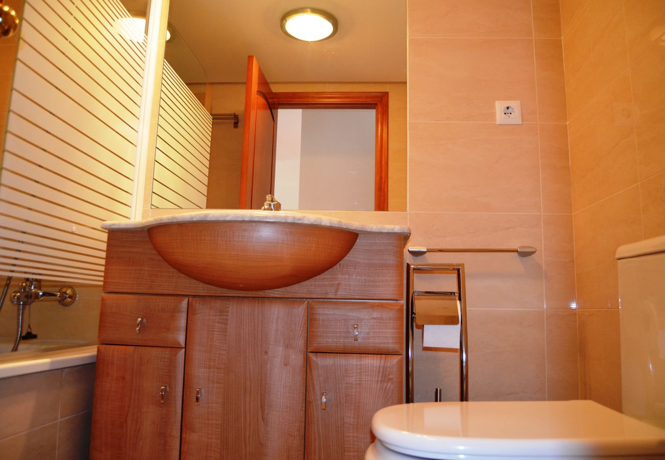 Gran baño con bañera moderna y más servicios - Resort Choice