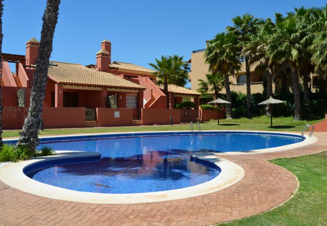 Precioso bungalow con gran piscina comunitaria