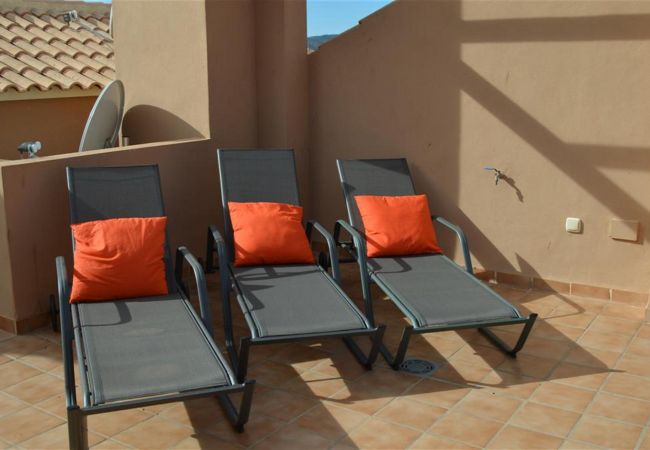 Gran terraza en la azotea con buen mobiliario - Resort Choice