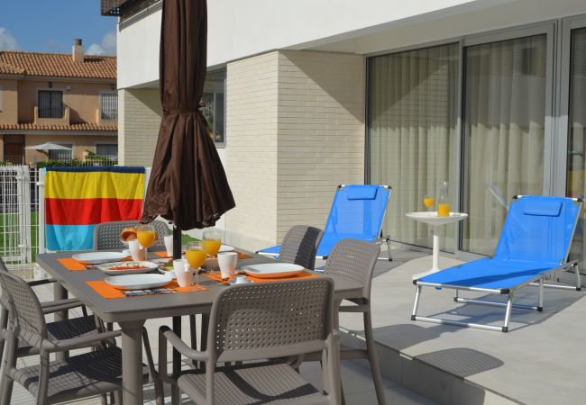 Apartamento en Santiago de la Ribera con preciosa terraza bien equipada