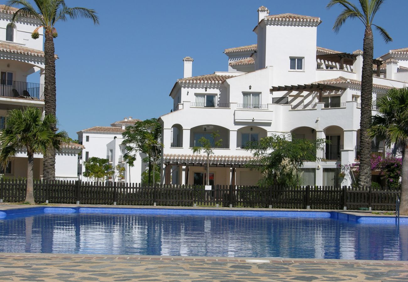 Apartamento en Hacienda Riquelme con preciosa piscina comunitaria