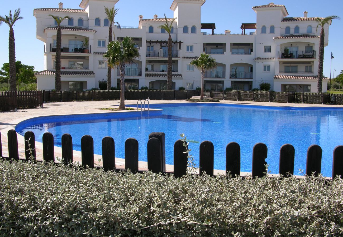 Apartamento en Hacienda Riquelme con preciosa piscina comunitaria