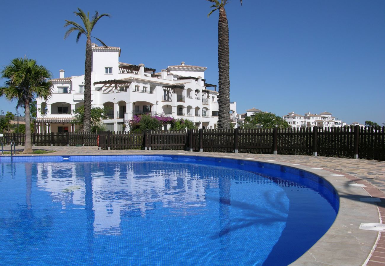 Apartamento en Hacienda Riquelme con preciosa piscina comunitaria