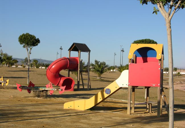 Bonito parque infantil para niños