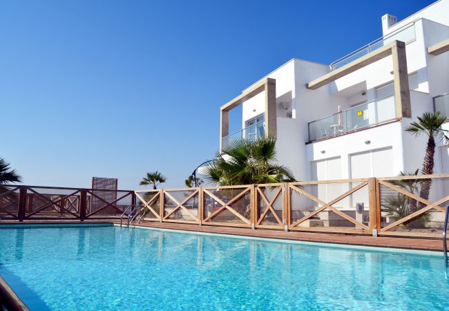 Apartamento familiar en alquiler con gran piscina comunitaria - Resort Choice