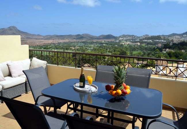Balcón moderno bien equipado con preciosas vistas - Resort Choice