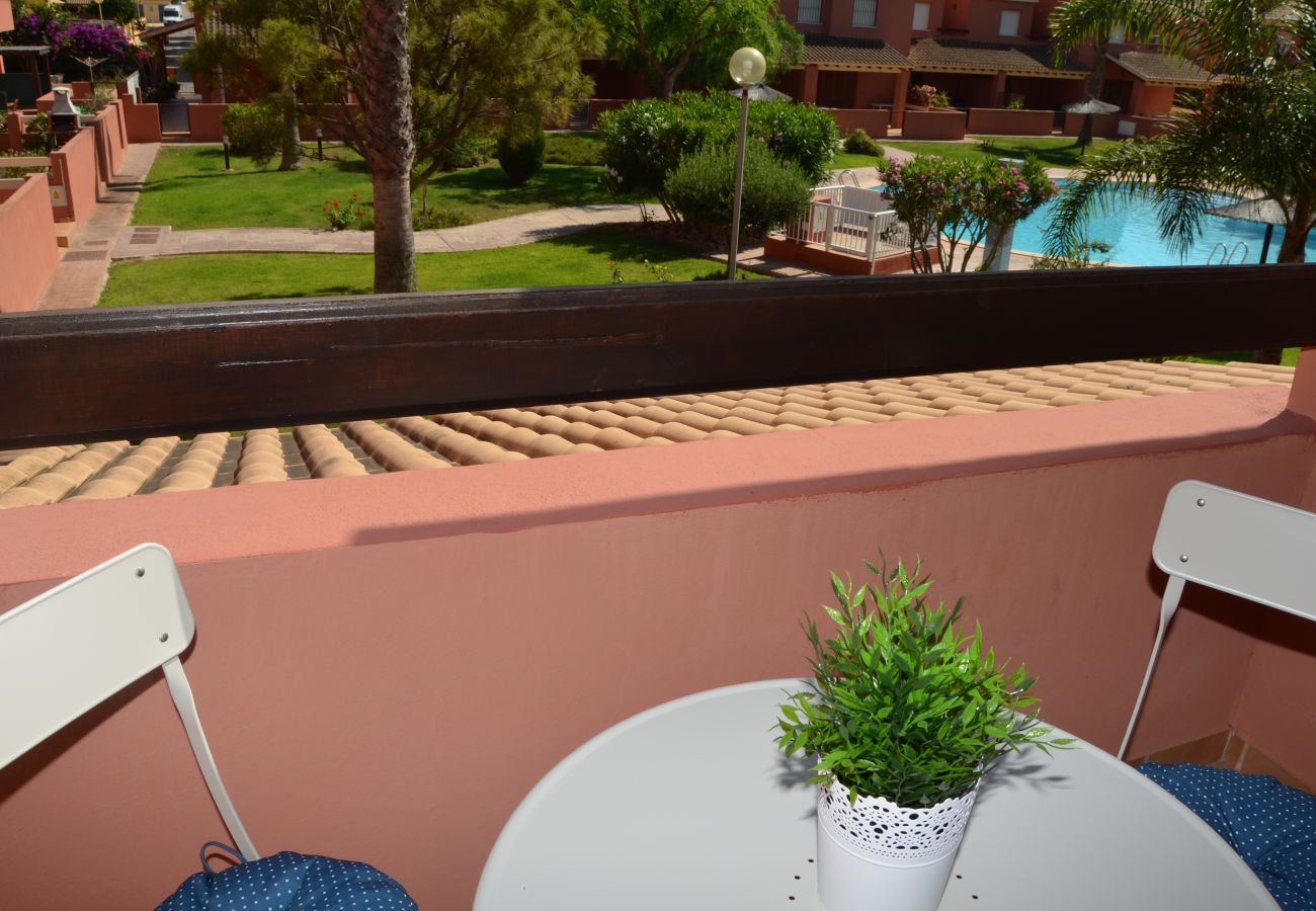 Gran balcón con bonitas vistas - Resort Choice