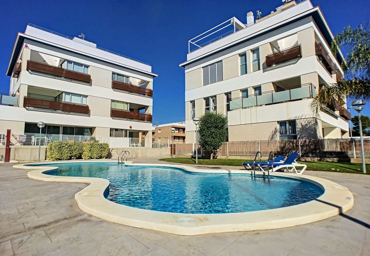 Precioso apartamento con gran piscina bonita