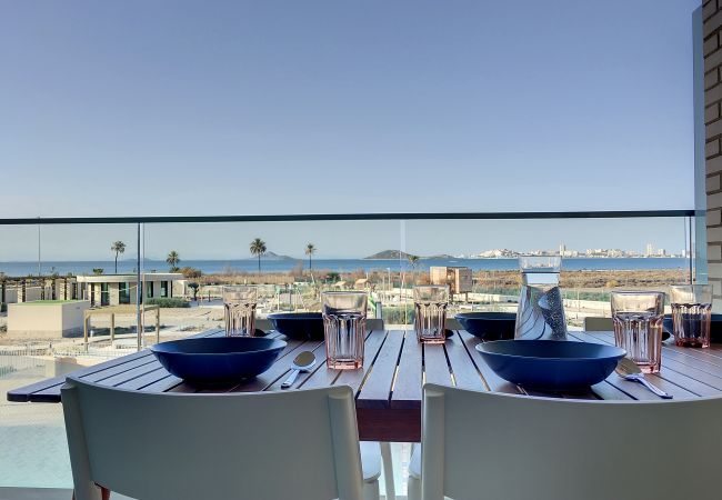 Los Flamencos es un moderno resort de playa a orillas del Mar Menor.