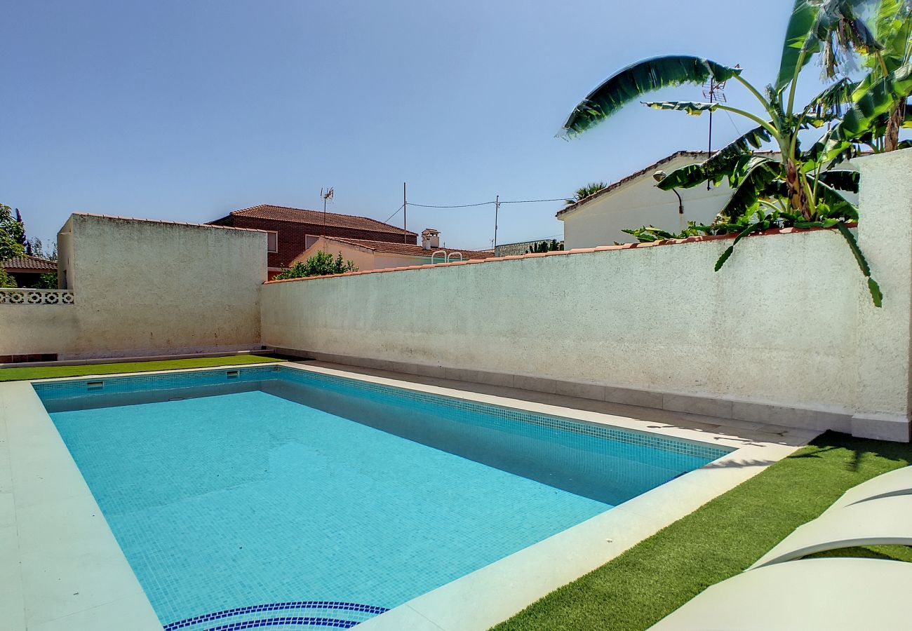Villa en El Carmoli - Villa with Private Pool - 6409