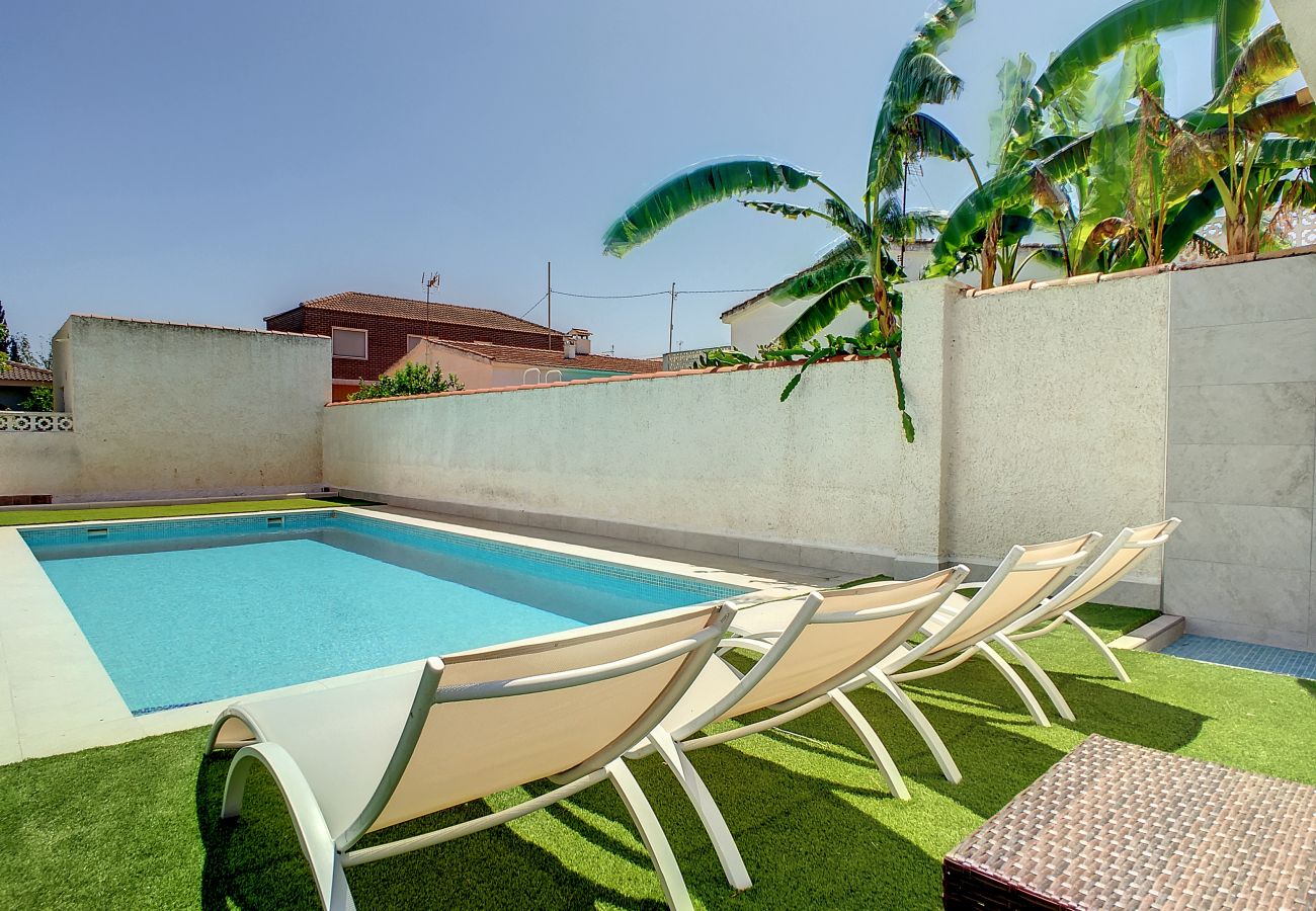 Villa en El Carmoli - Villa with Private Pool - 6409
