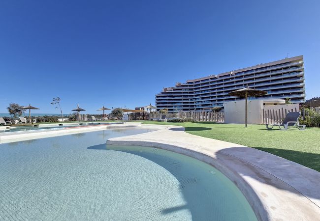 Los Flamencos es un moderno resort de playa a orillas del Mar Menor.