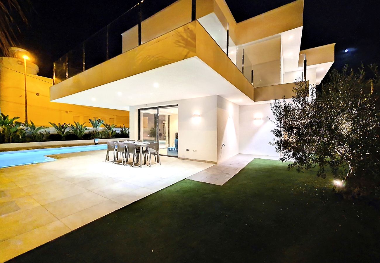 Villa en El Carmoli - Casa Blanca - 3710